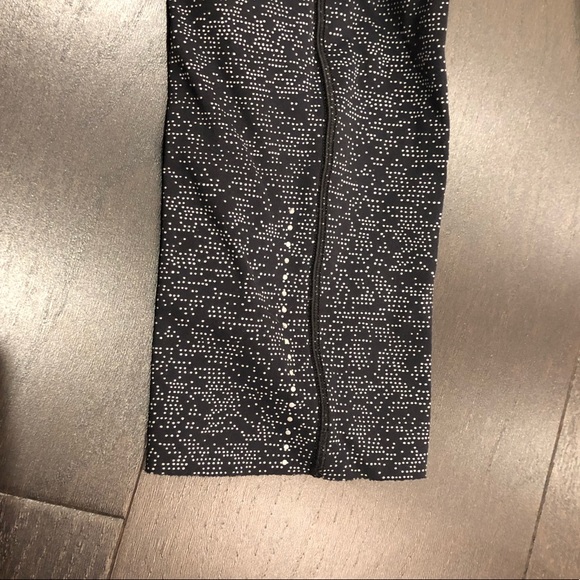 LULULEMON 18” Patterned Leggings - Picture 2 of 6